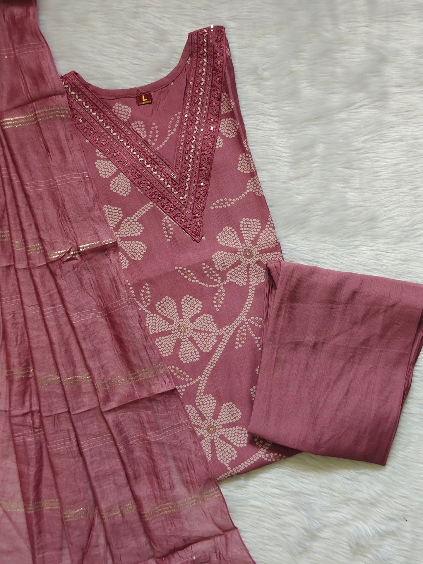 OFFICE RUBY V NECK SET
