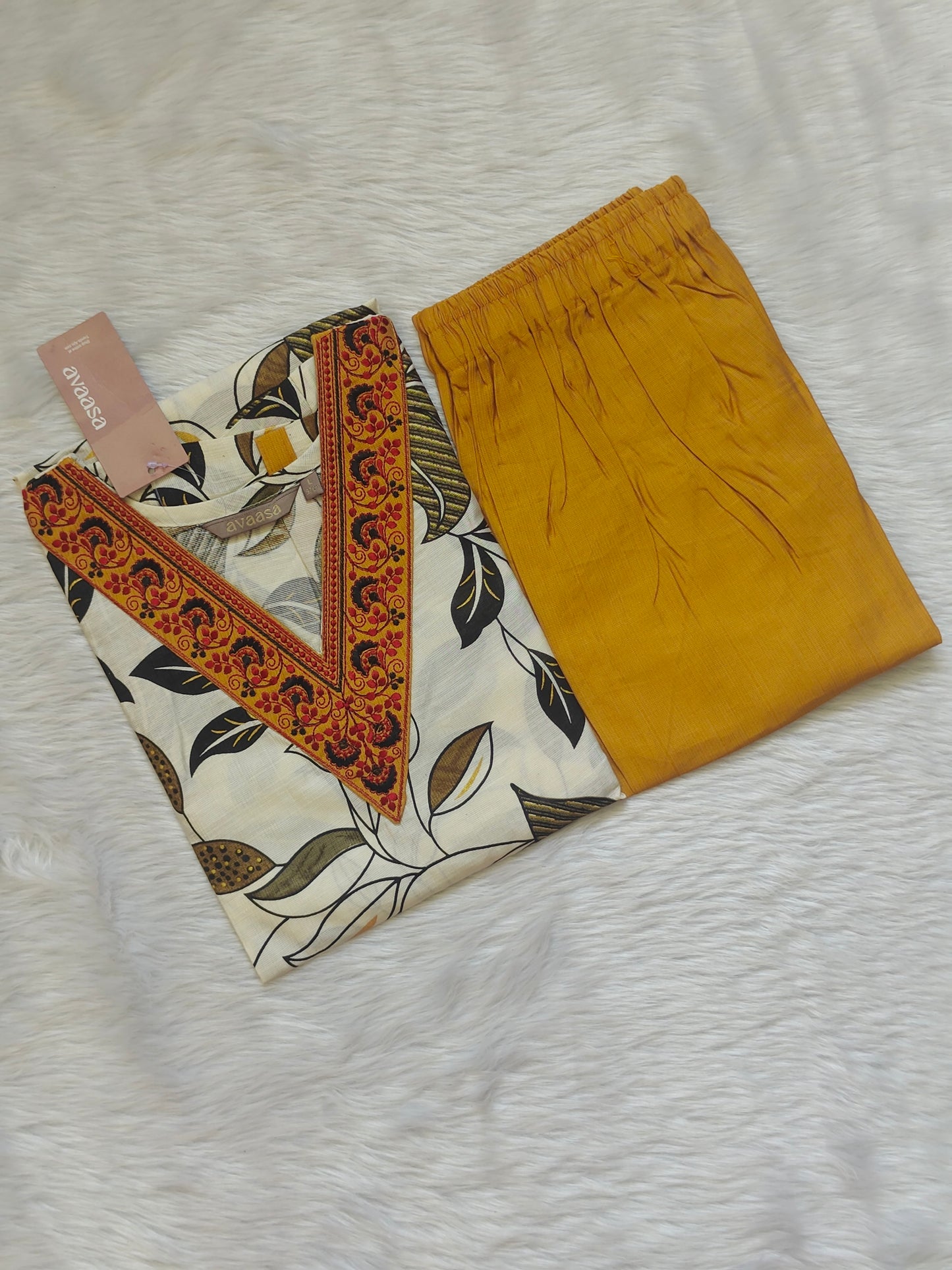 IVORY V NECK CORD