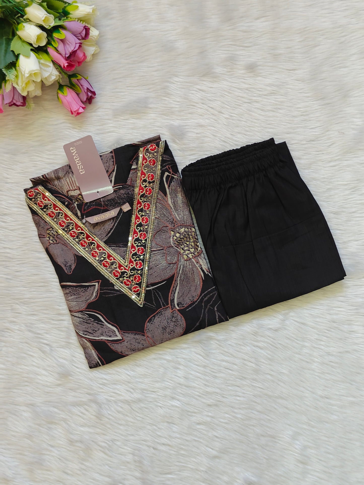 BLACK V NECK CORD
