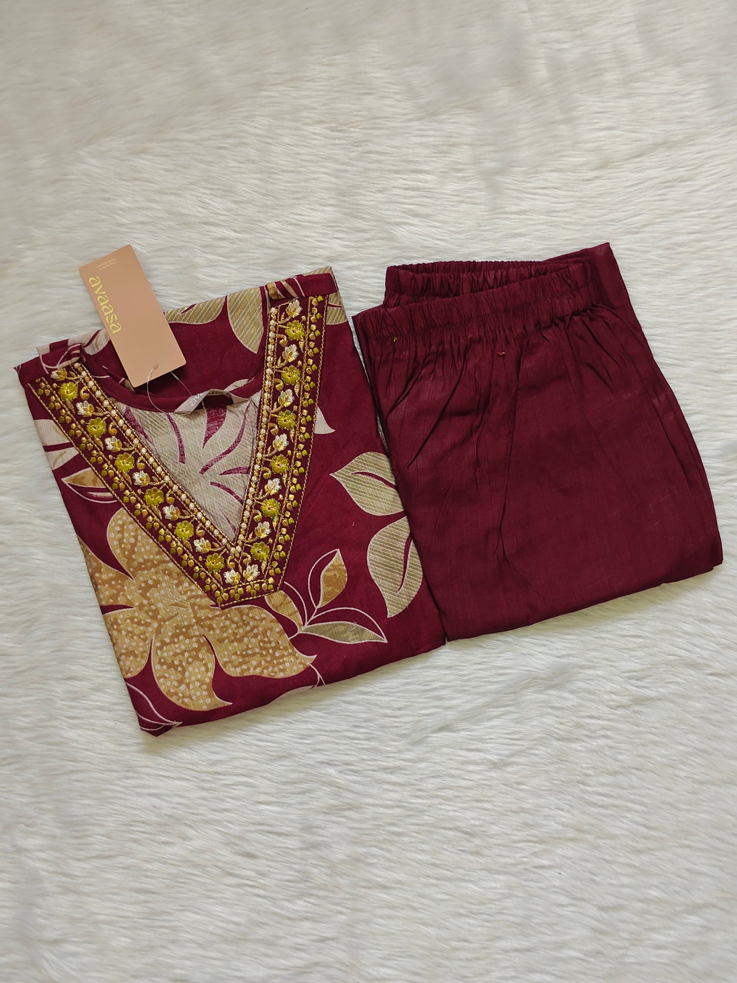 WINE LEAF V NECK CORD