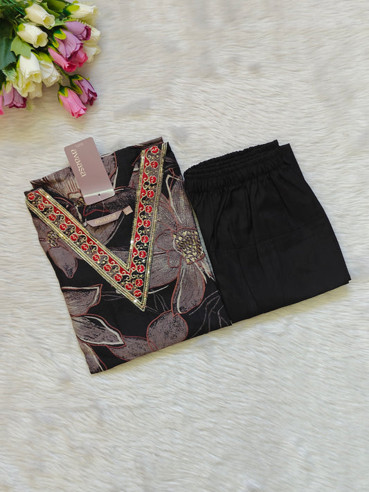BLACK V NECK CORD