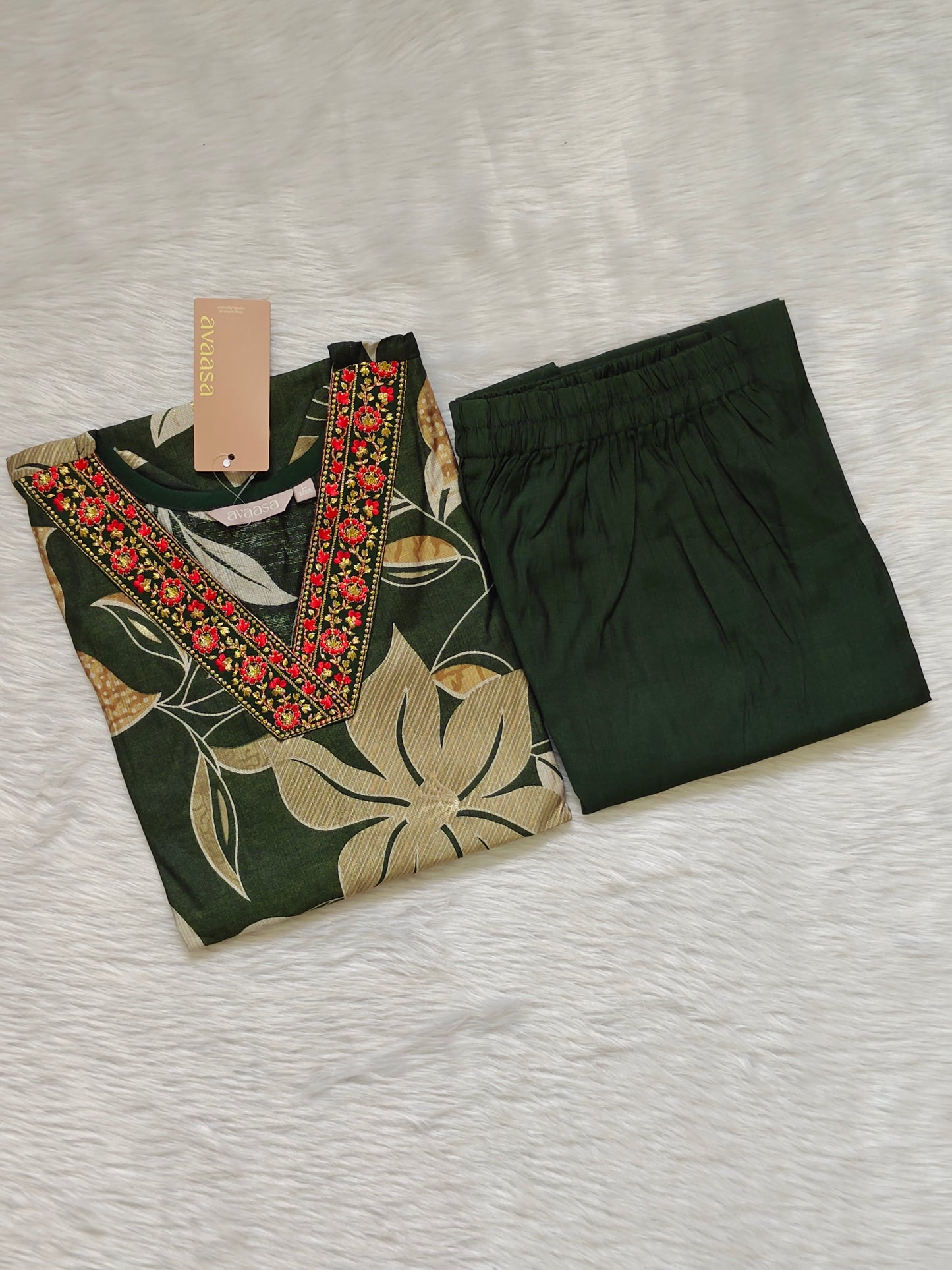 GREEN LEAF V NECK CORD