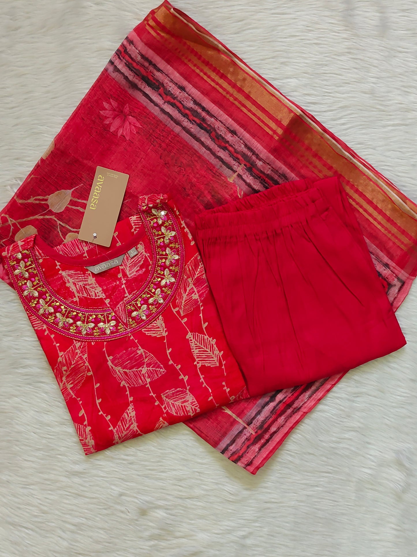 FESTIVE EMBROIDERED SET