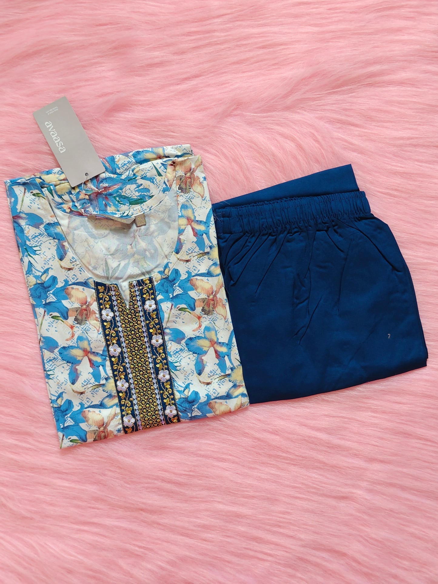 WHITE BLUE FLORAL CORD